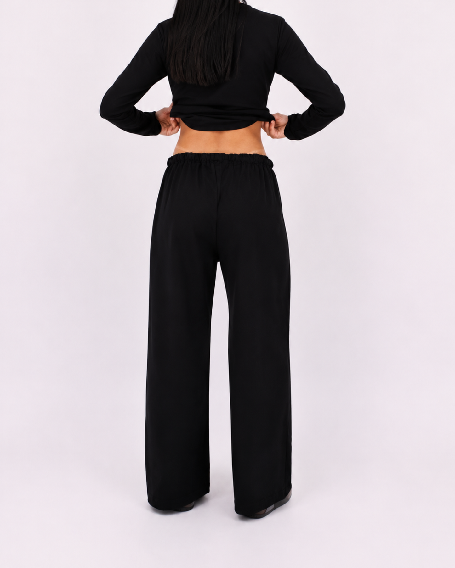 Relaxed pants in black