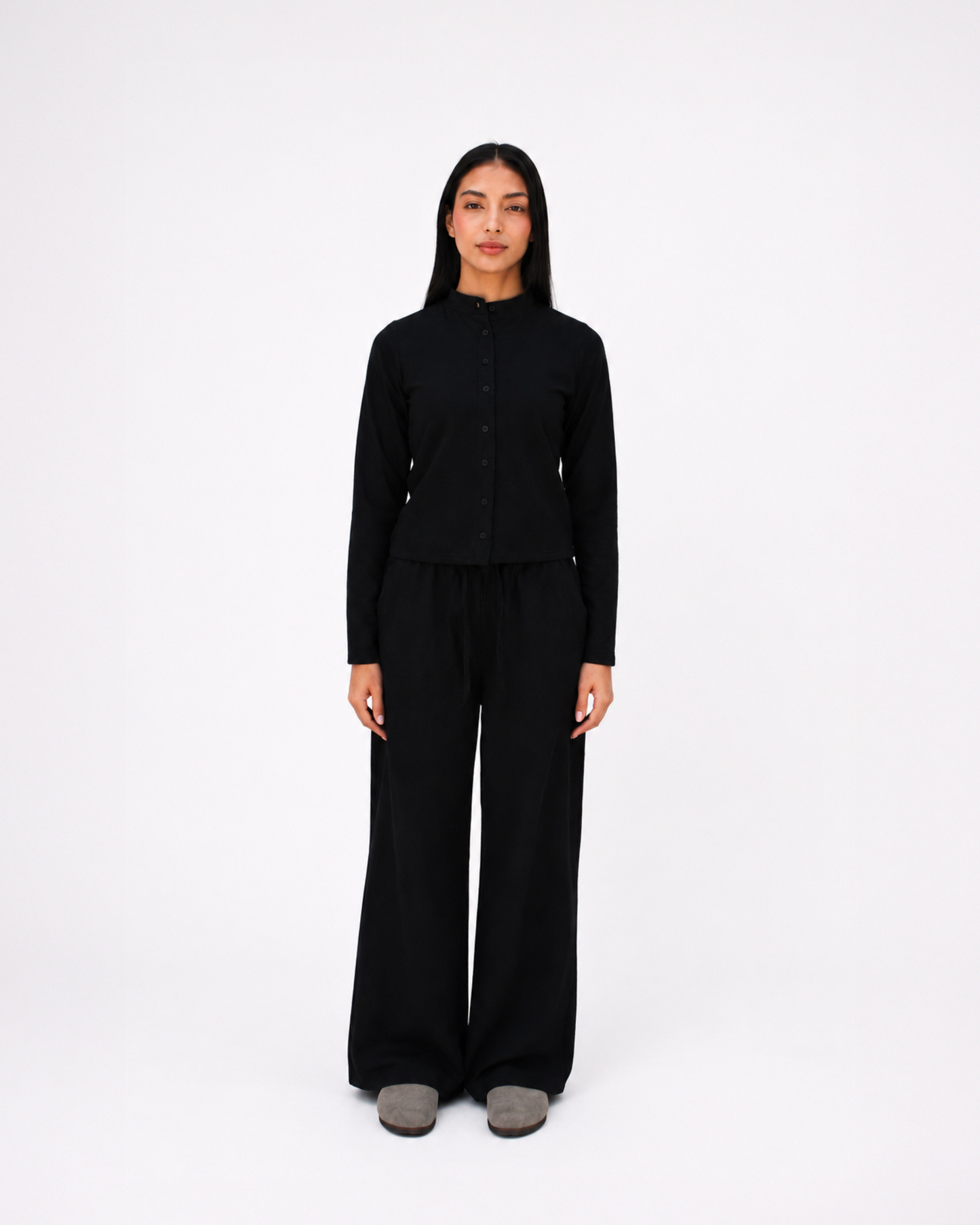 Relaxed set in black (Long sleeves top + pants)