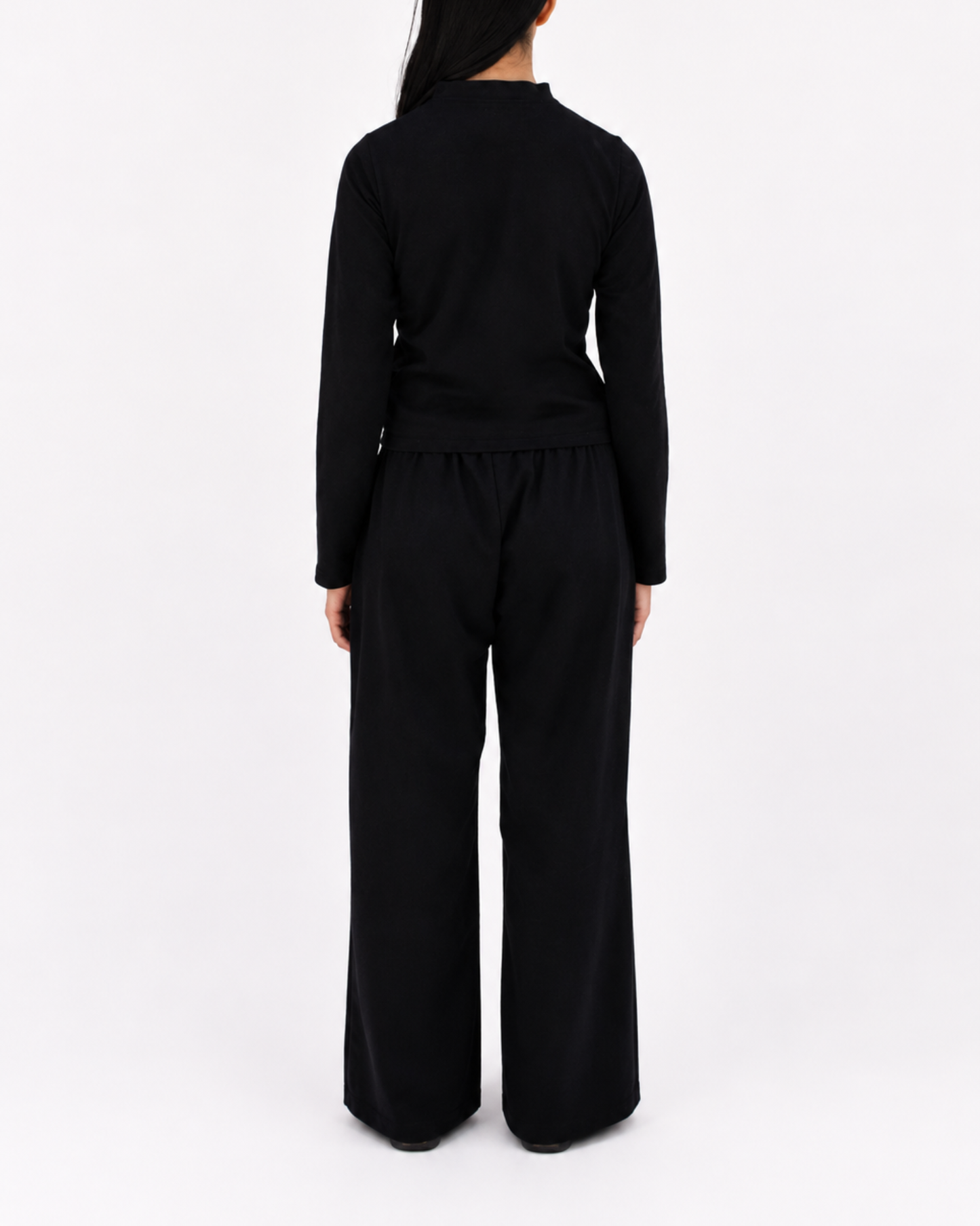 Relaxed set in black (Long sleeves top + pants)