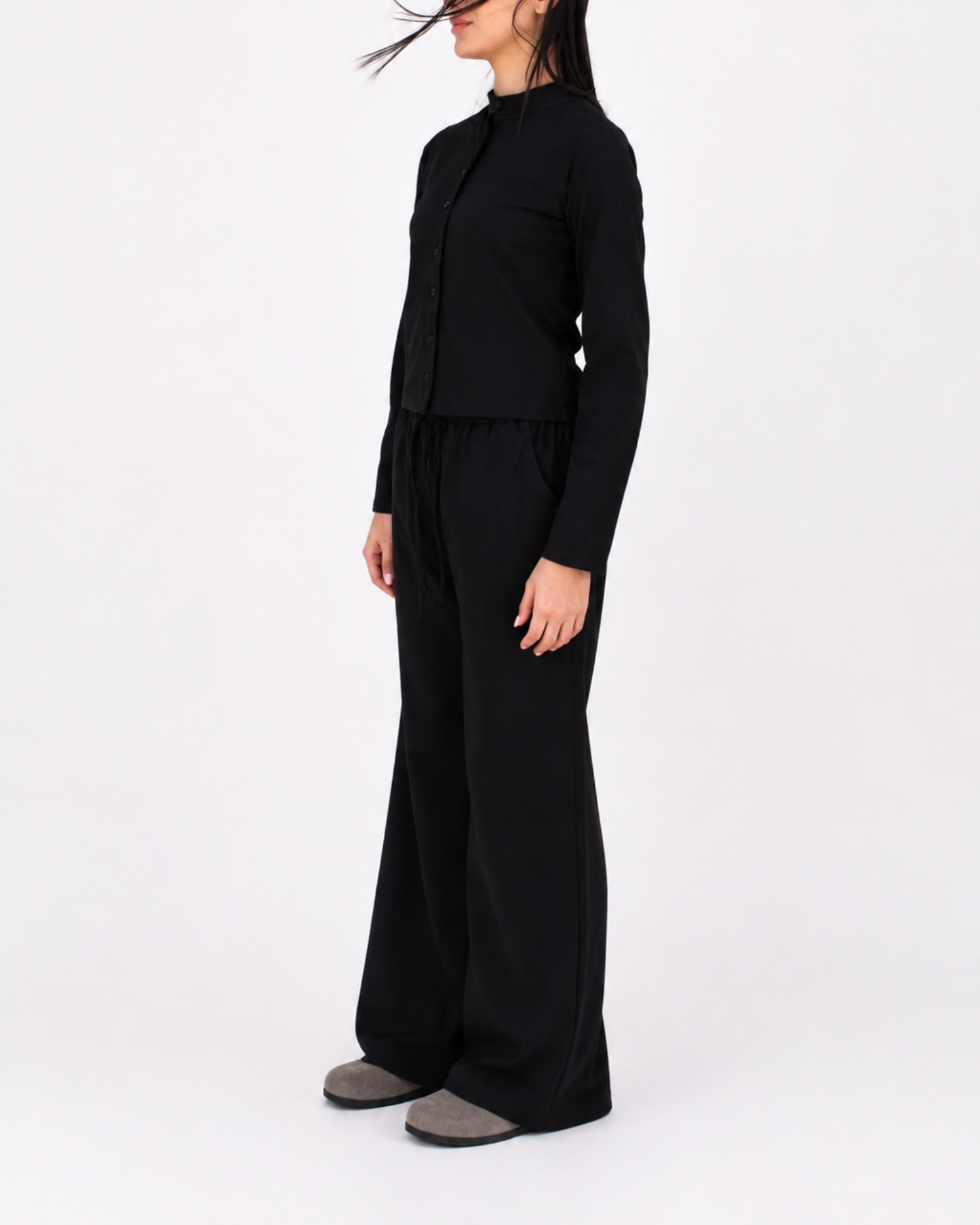 Relaxed set in black (Long sleeves top + pants)