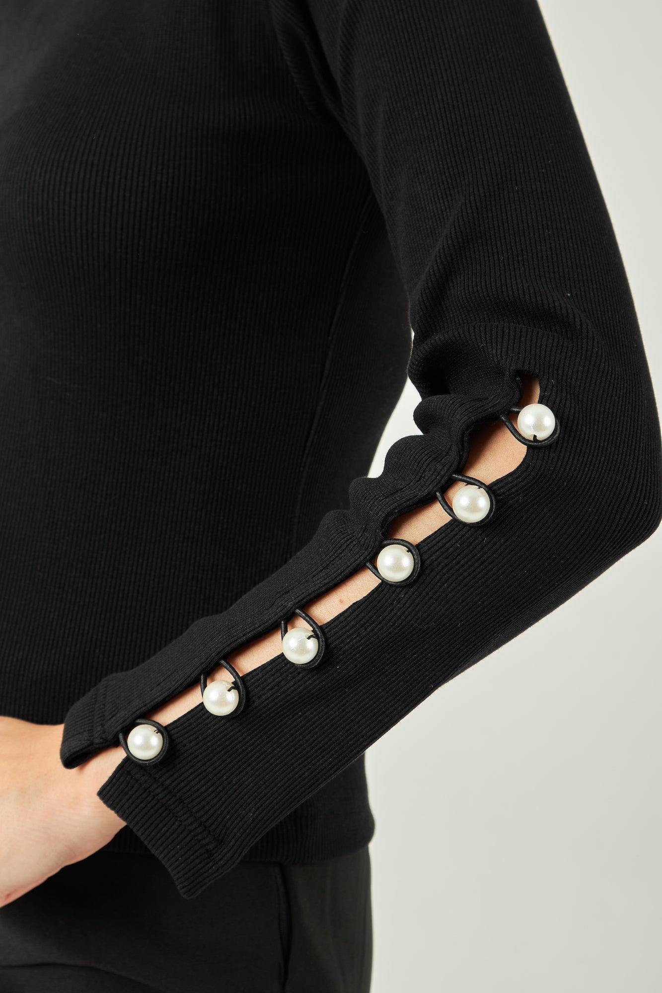 Pearl top in black