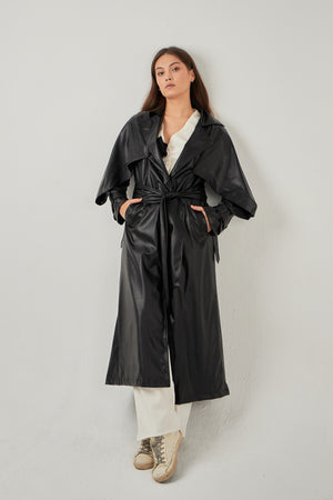 Planet coat in black leather