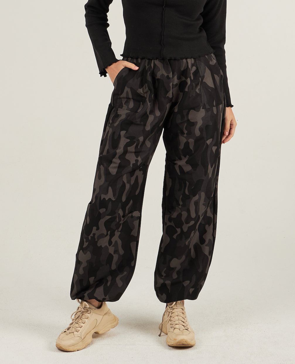 Soldier pants in black