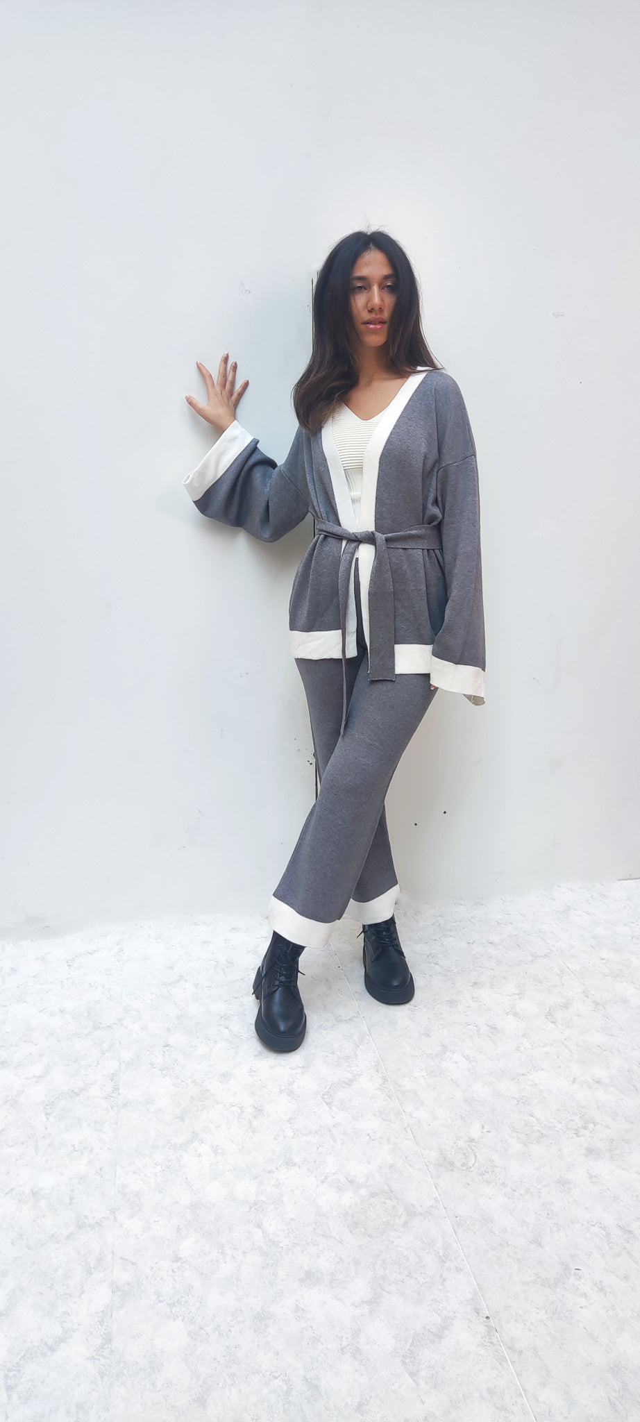 Straight set in grey