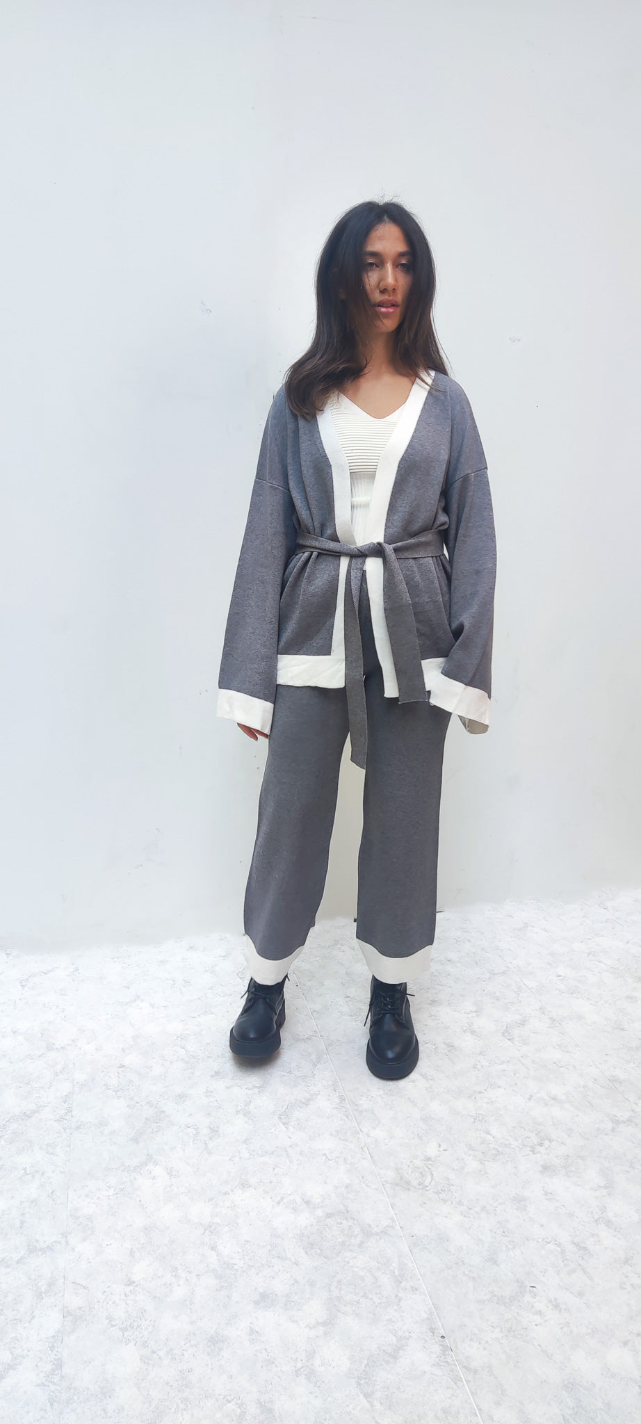 Straight set in grey