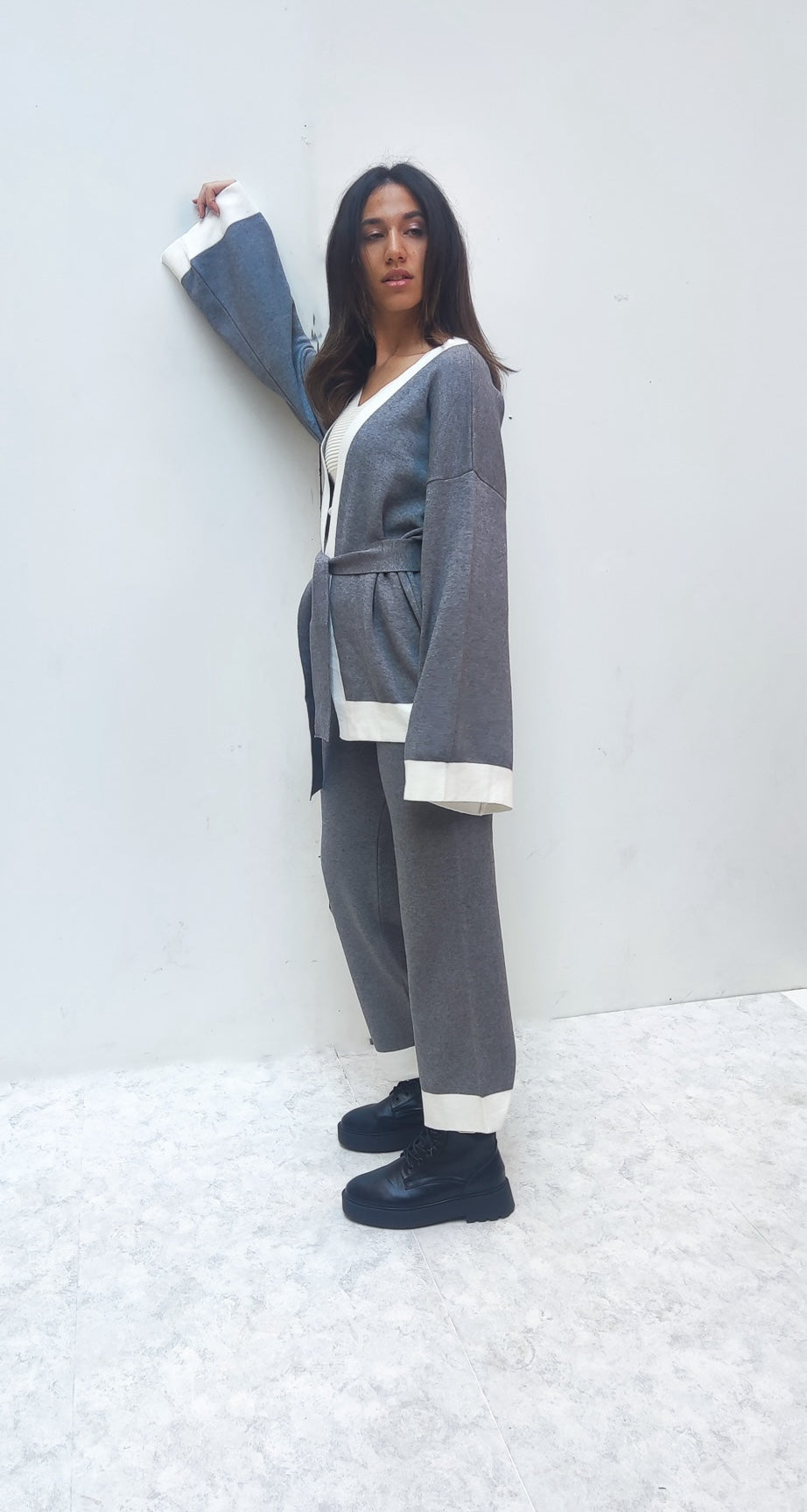 Straight set in grey