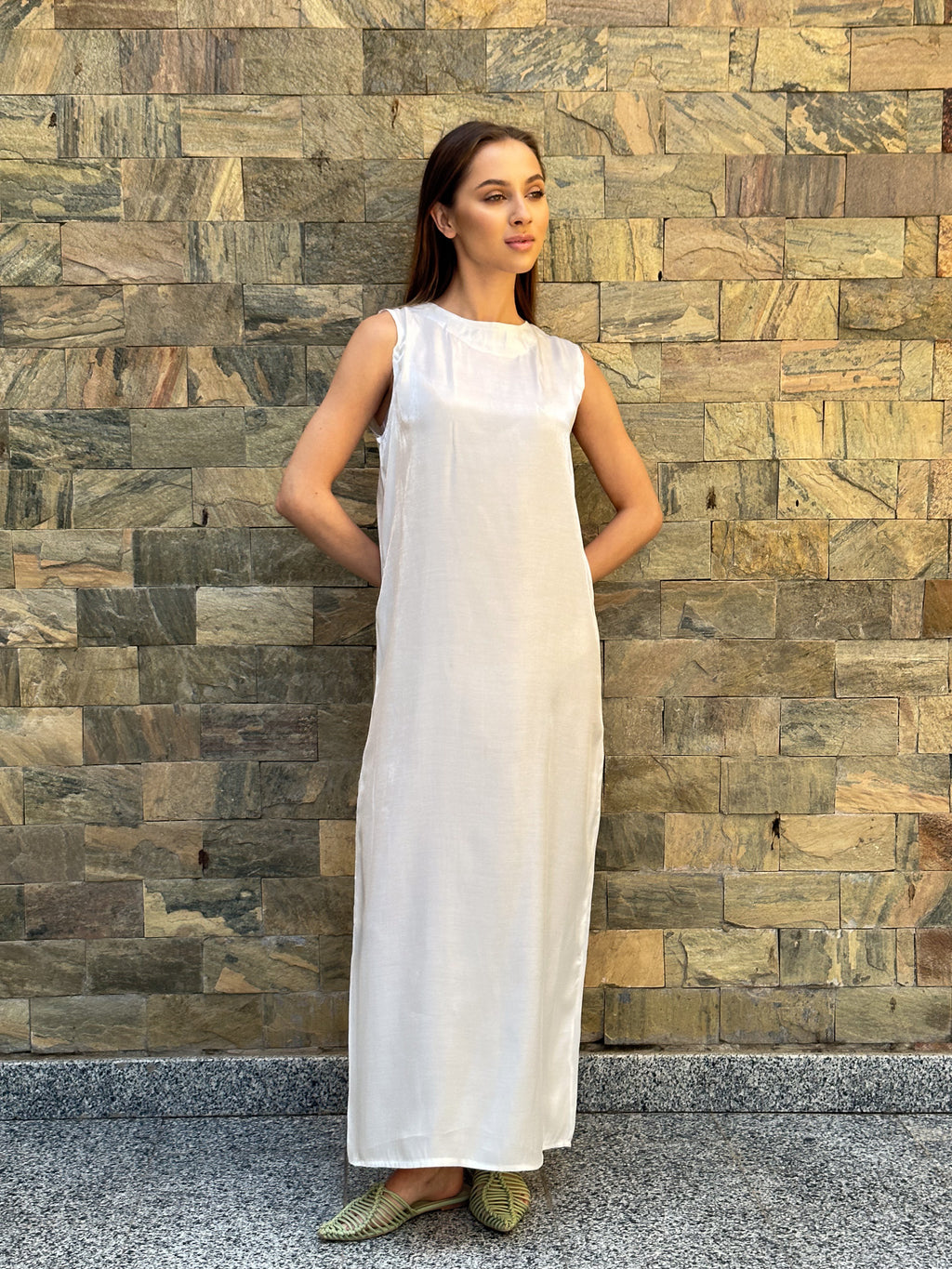 Basic shimmer dress in white