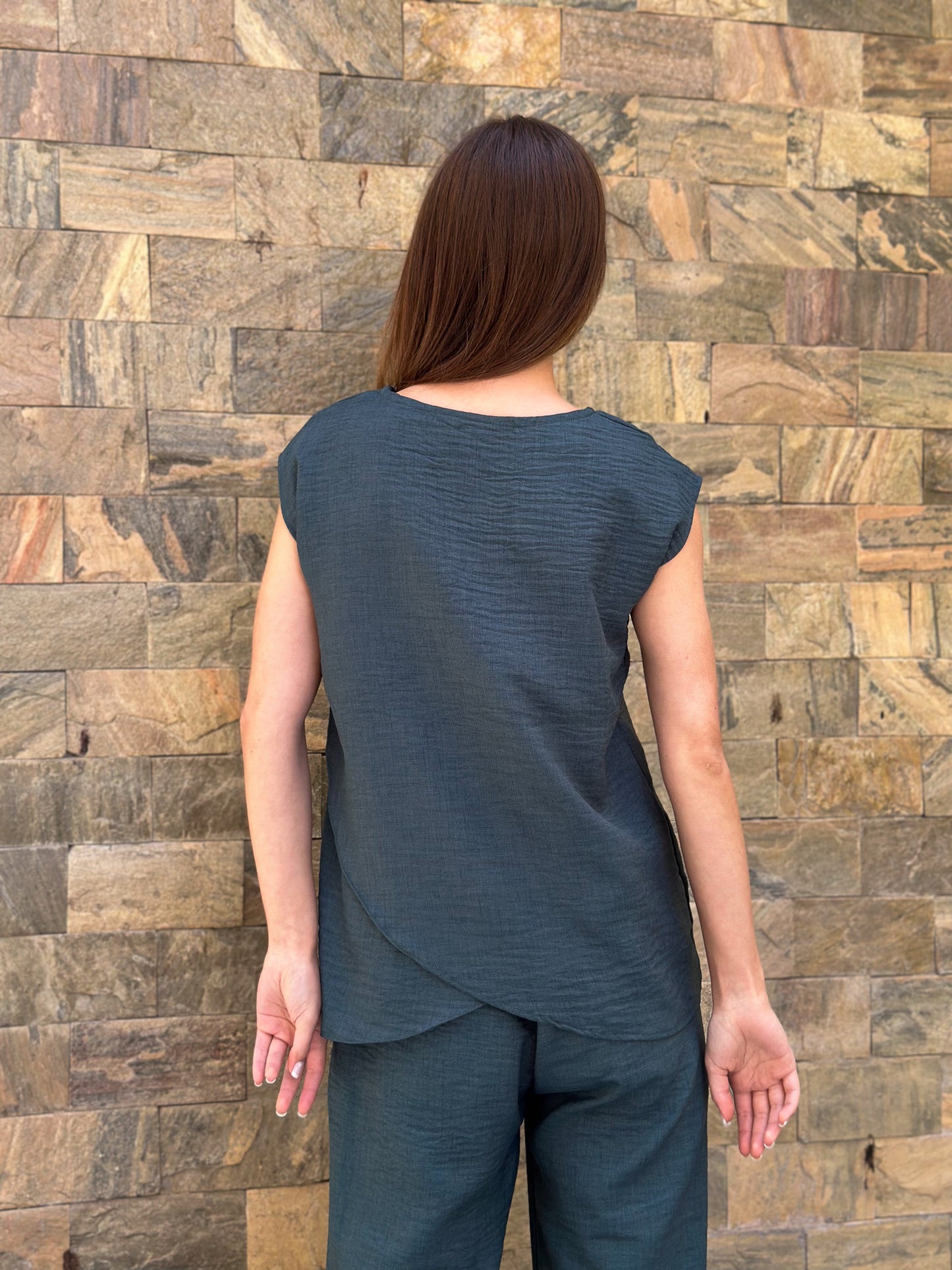 Wave top in dark blue
