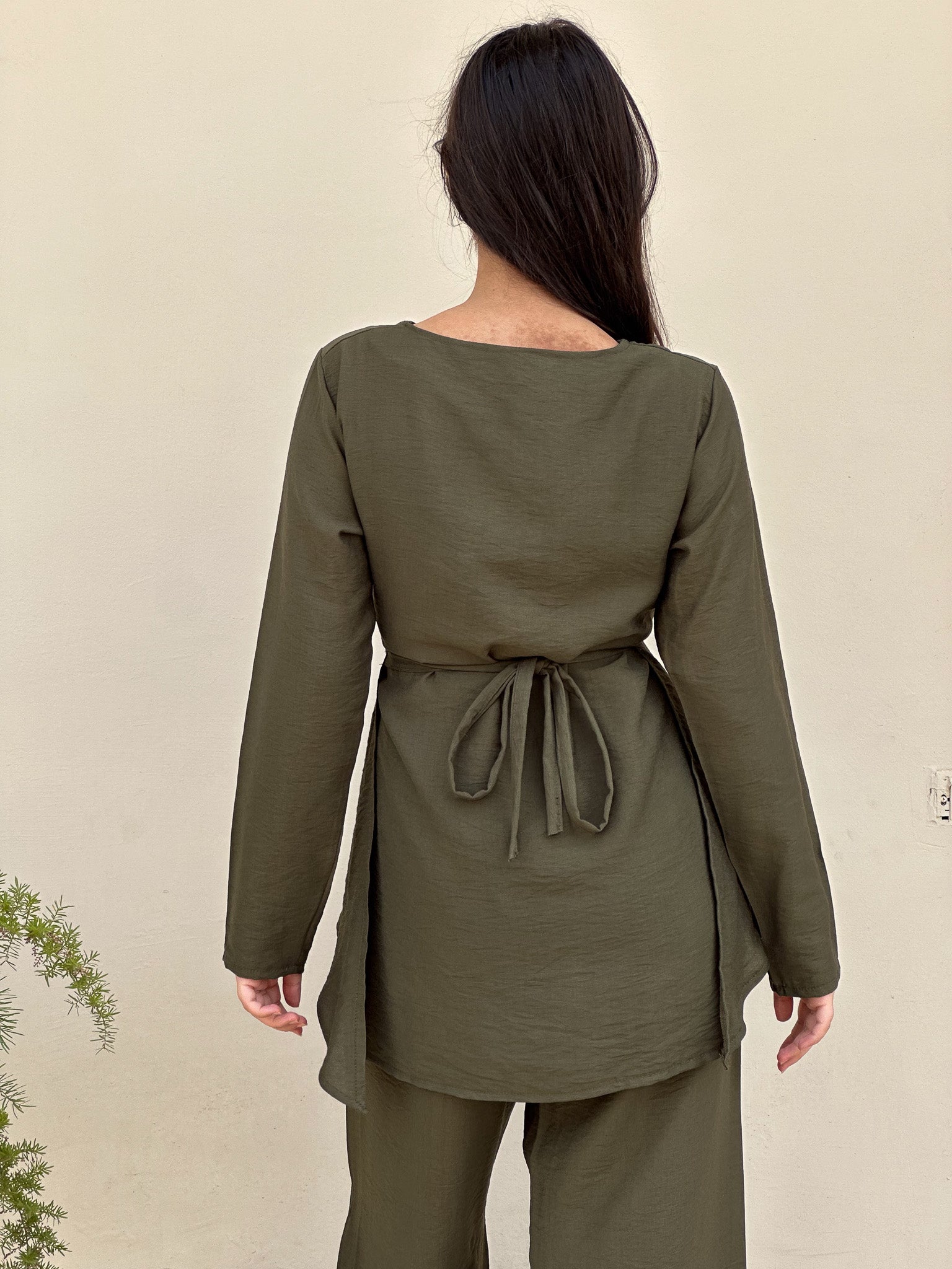 Mystery top in olive