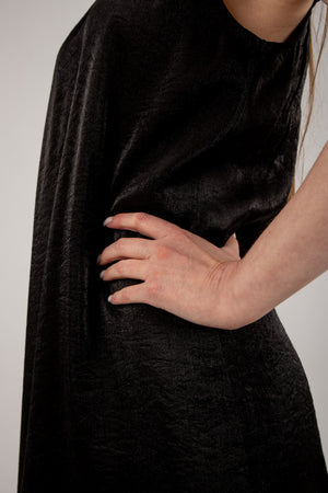 Basic shimmer dress in black