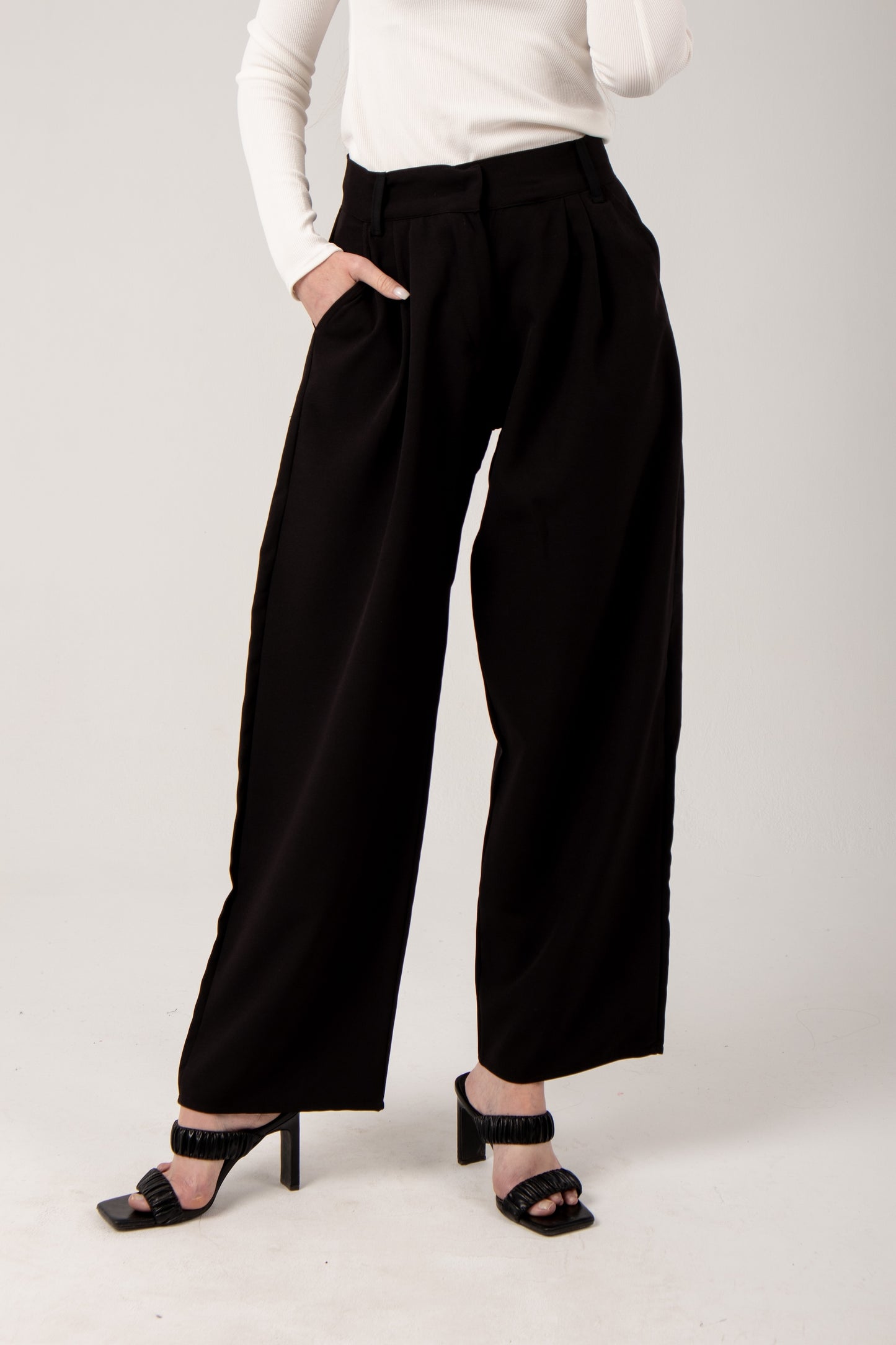 Loose pants in dark beige