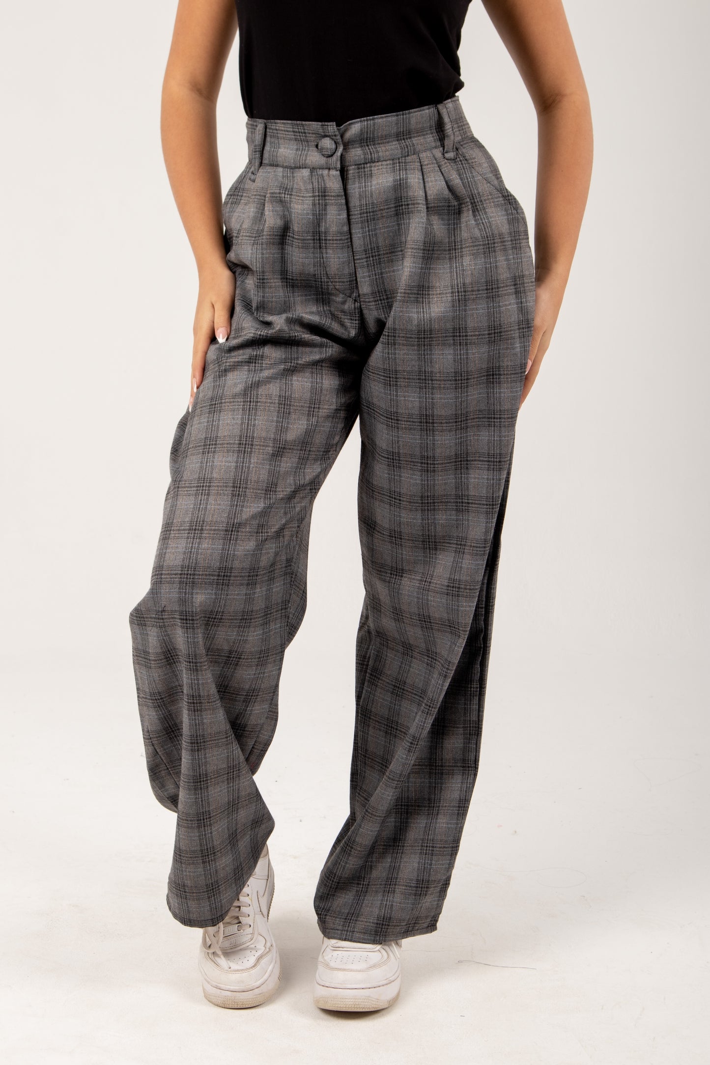 Check pants in grey