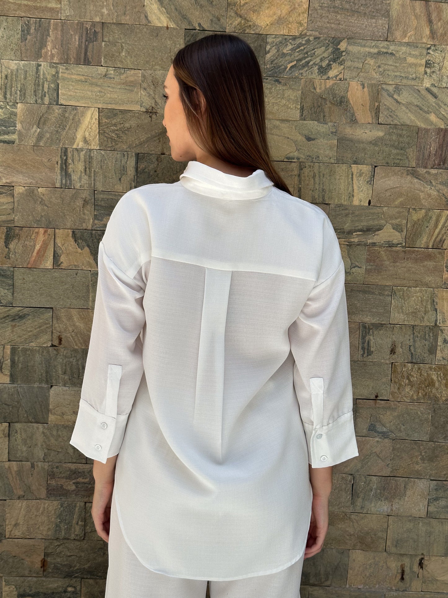 Oversized linen shirt in white
