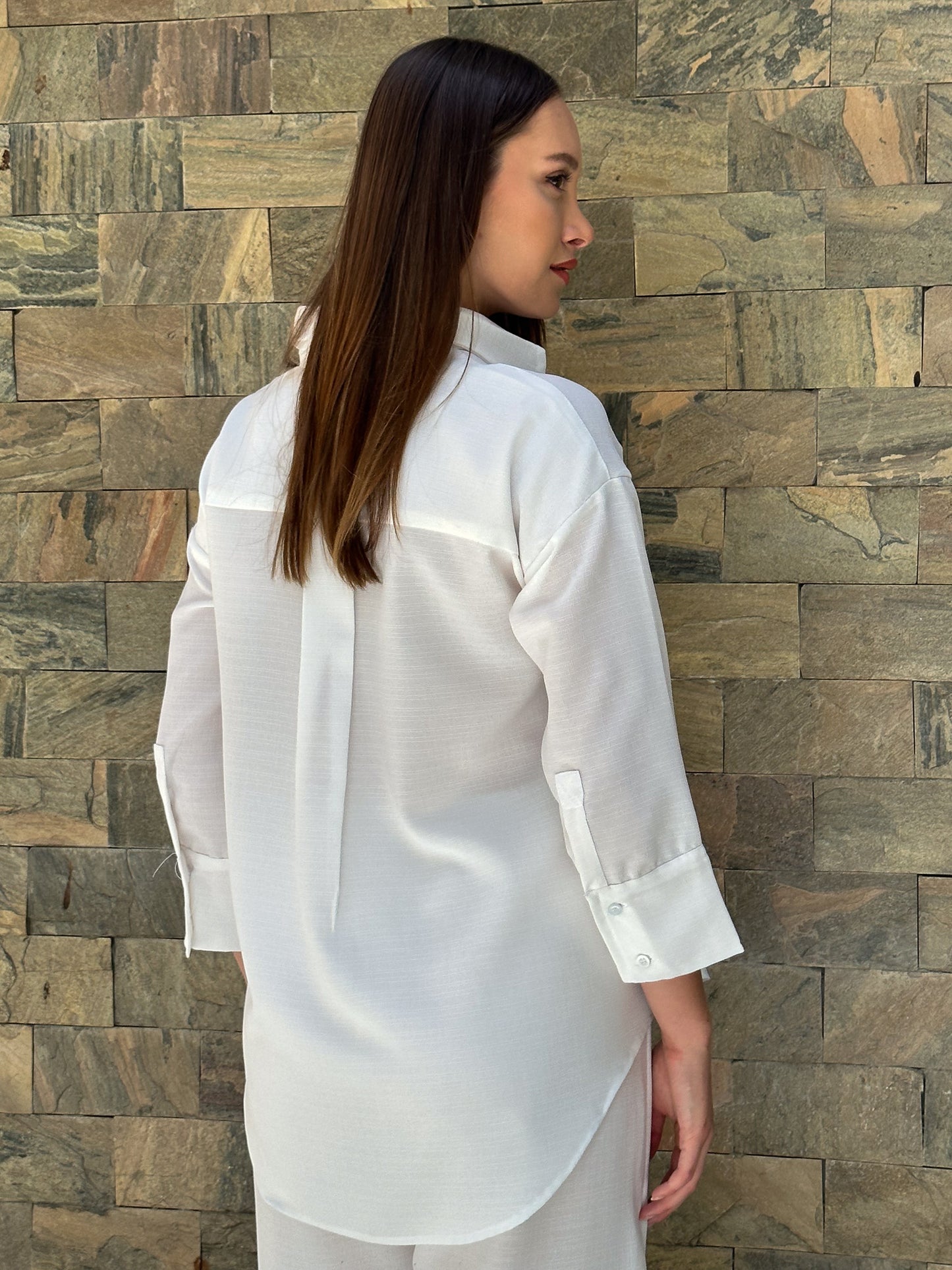 Oversized linen shirt in white