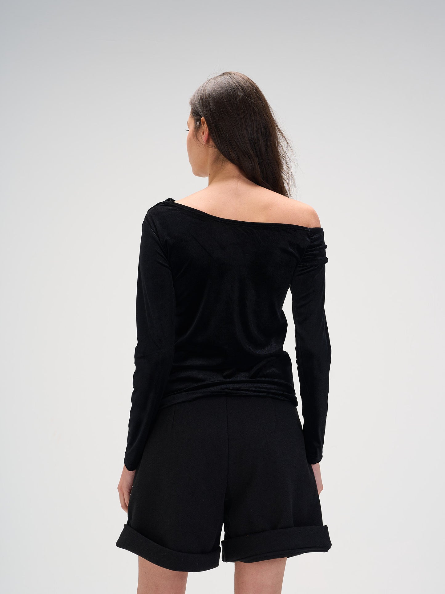 Off shoulder top in velvet black