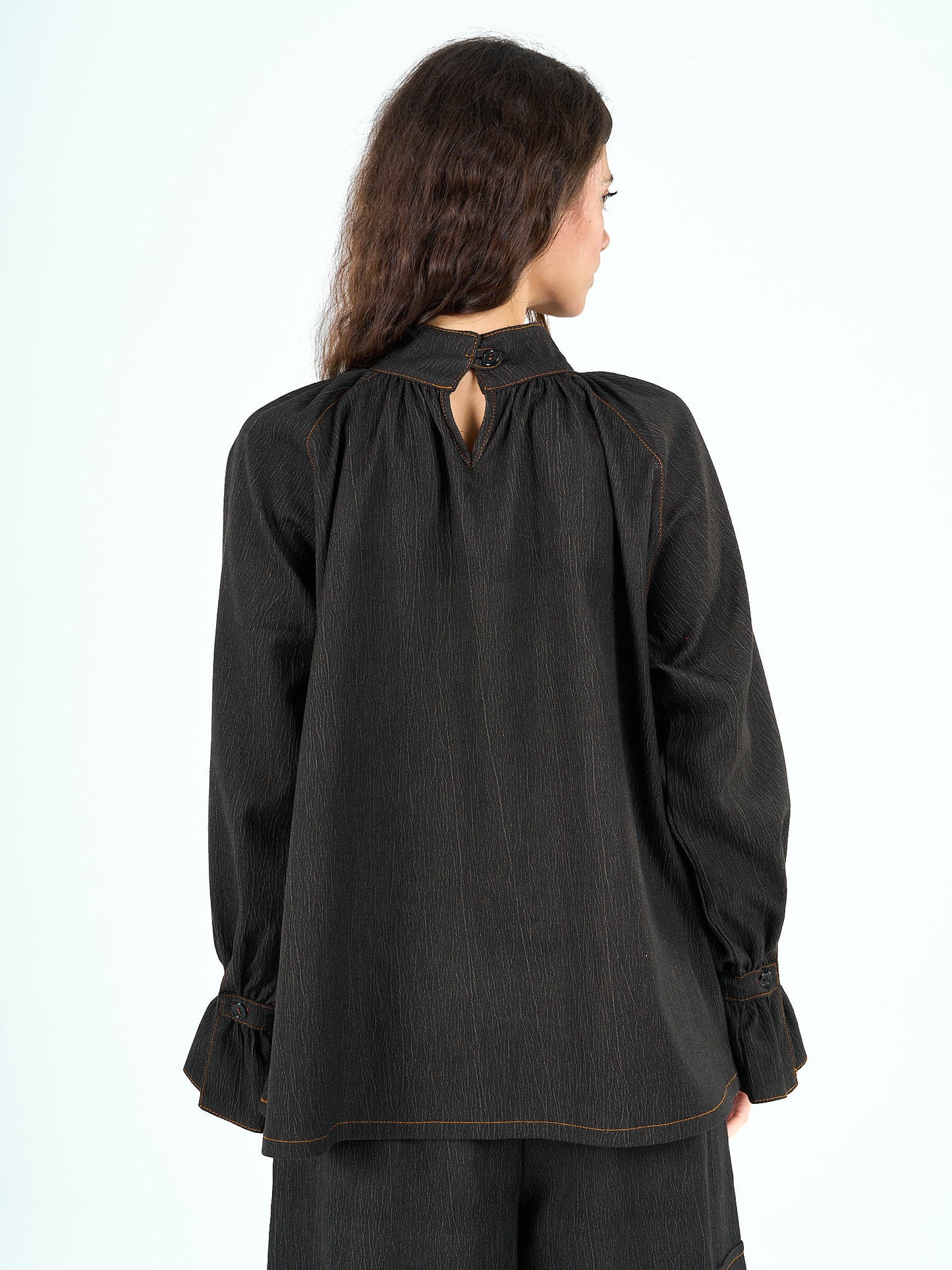 Parachute top in black tie dye denim