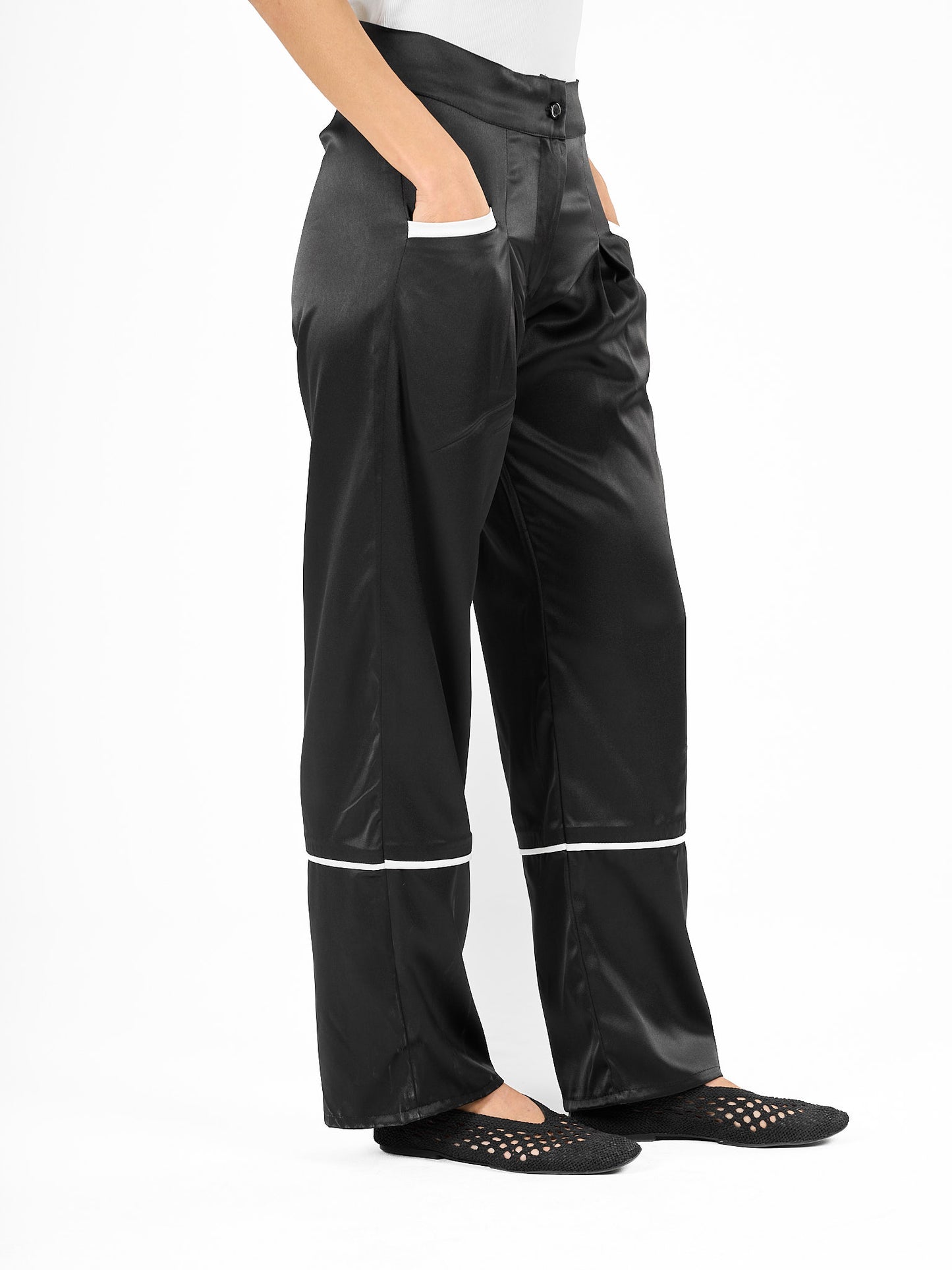 Lines pants in black