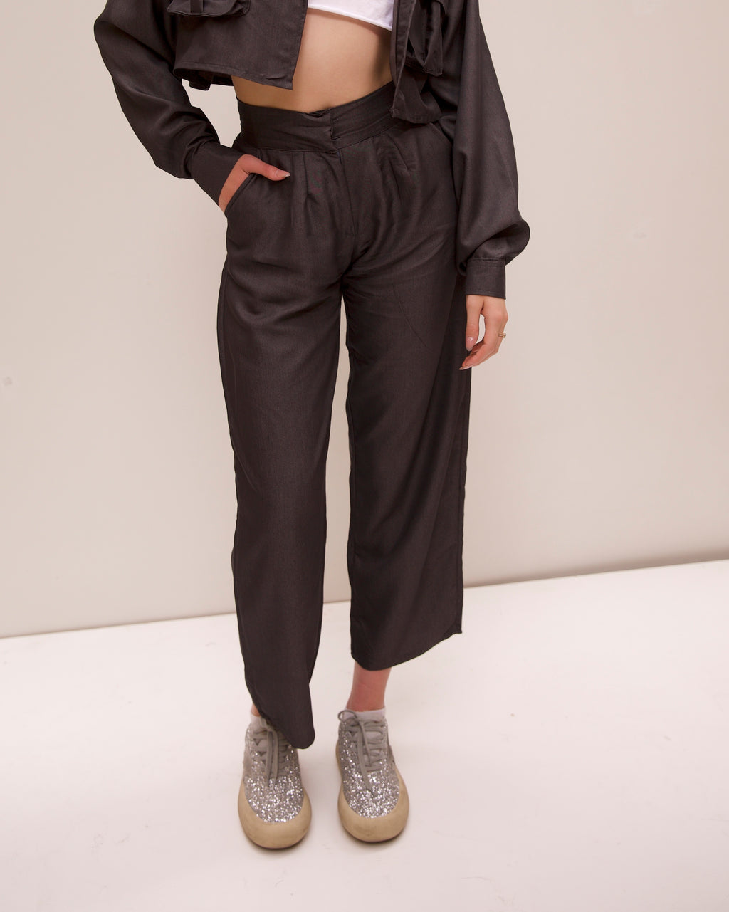 Stand out pants in black