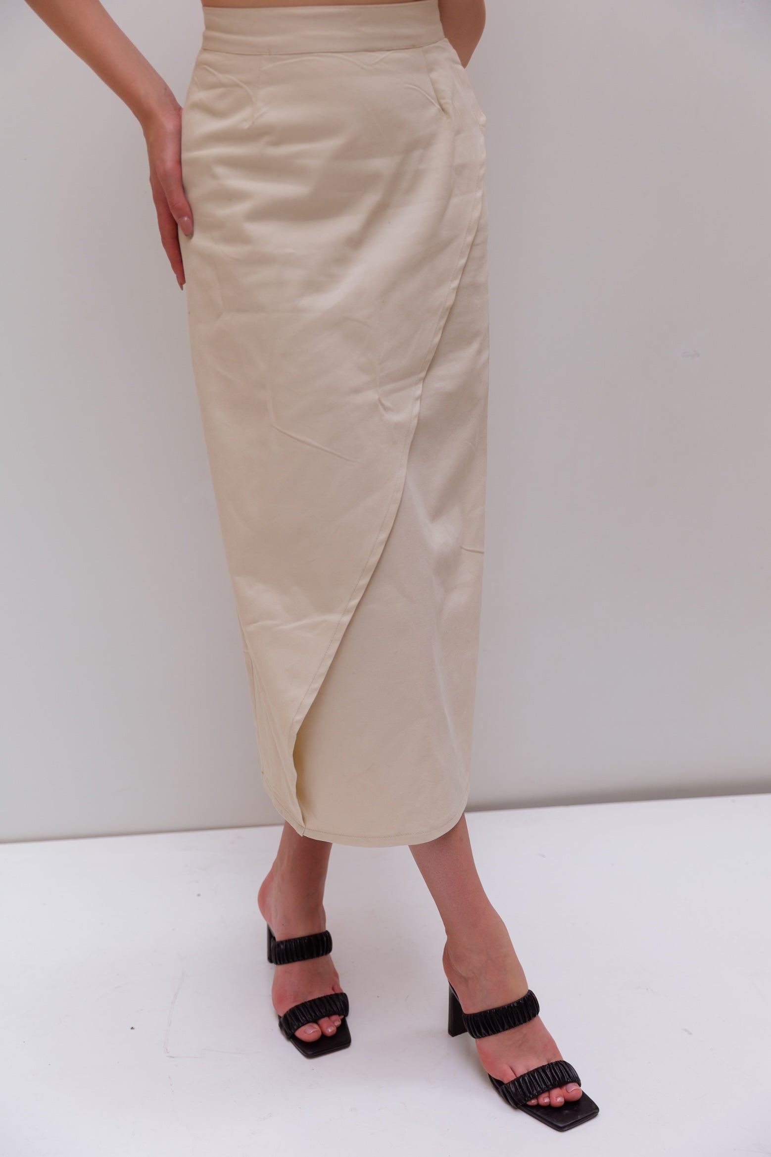 Criss cross maxi skirt in beige