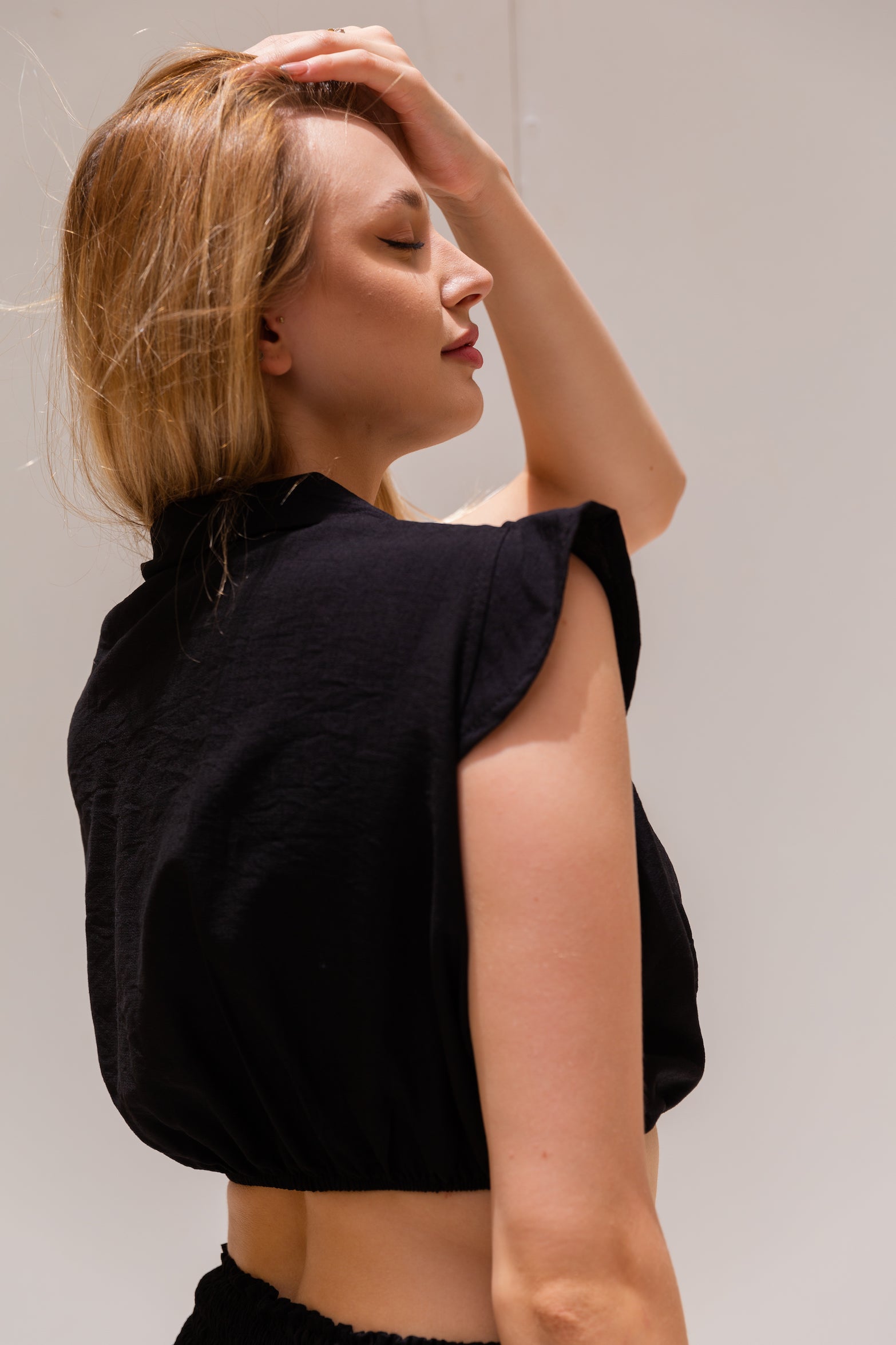 Desert top in black