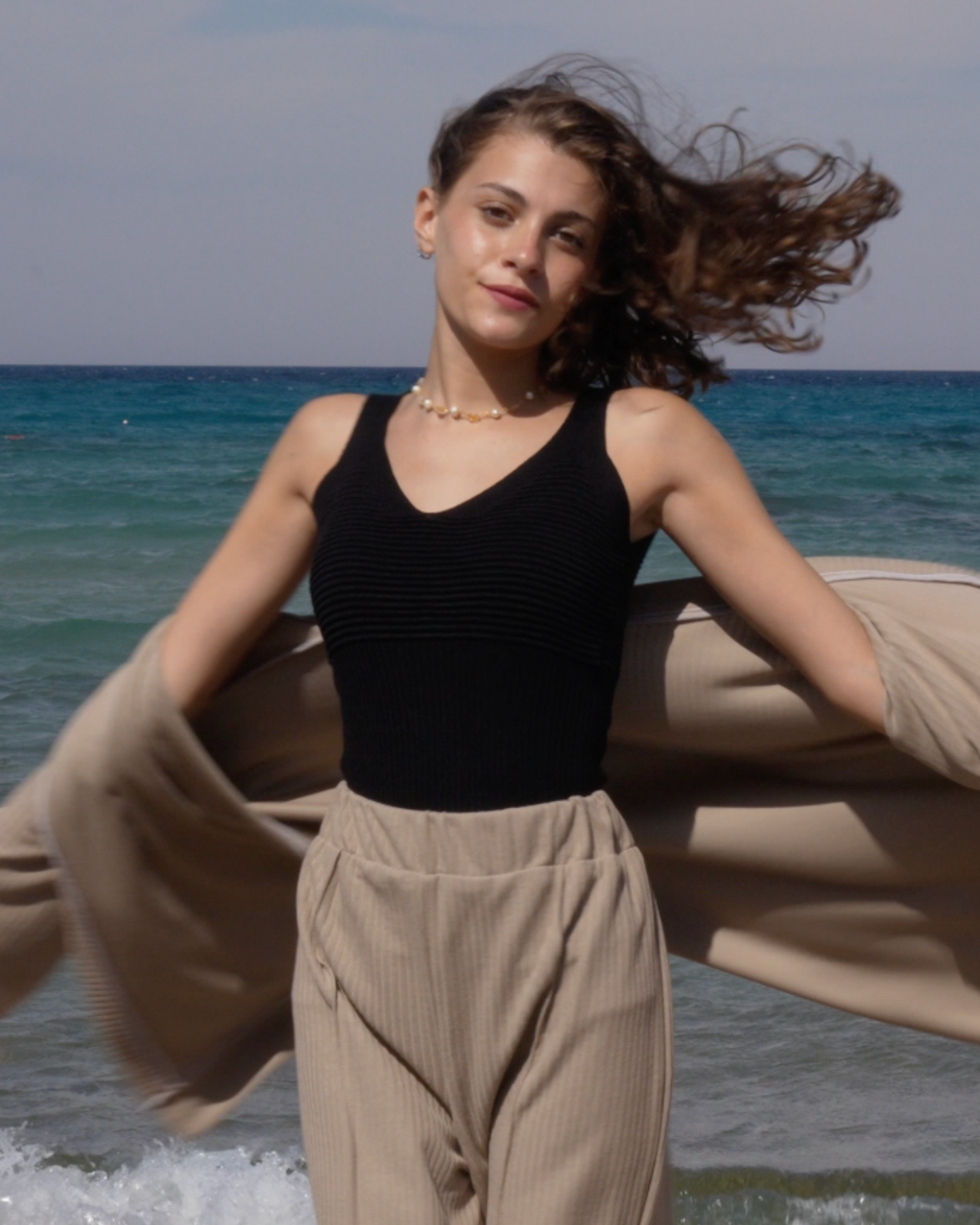 Hug top in black