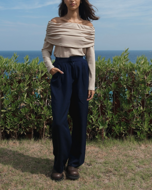Loose pants in navy