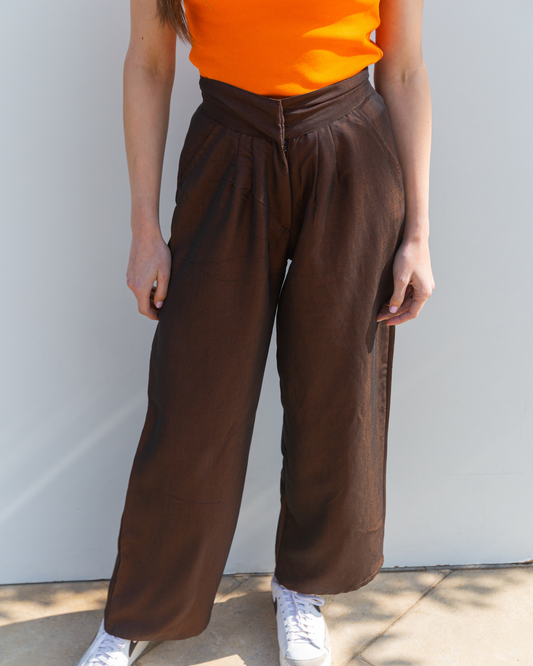Stand out pants in brown
