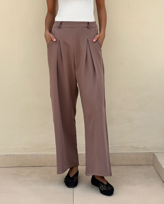 Main pants in dark beige