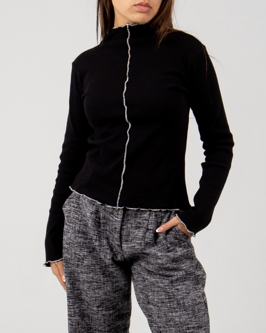 Rib top with white threads
