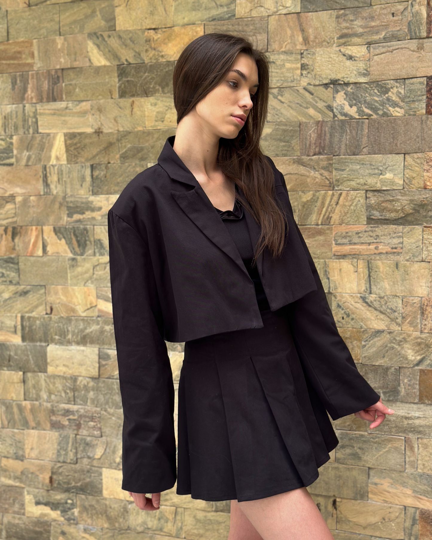 Gabardine cropped blazer in black