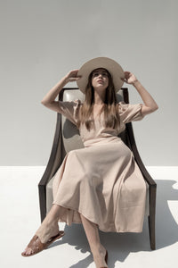 Flow Dress in beige
