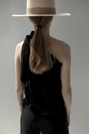 Rise top in black