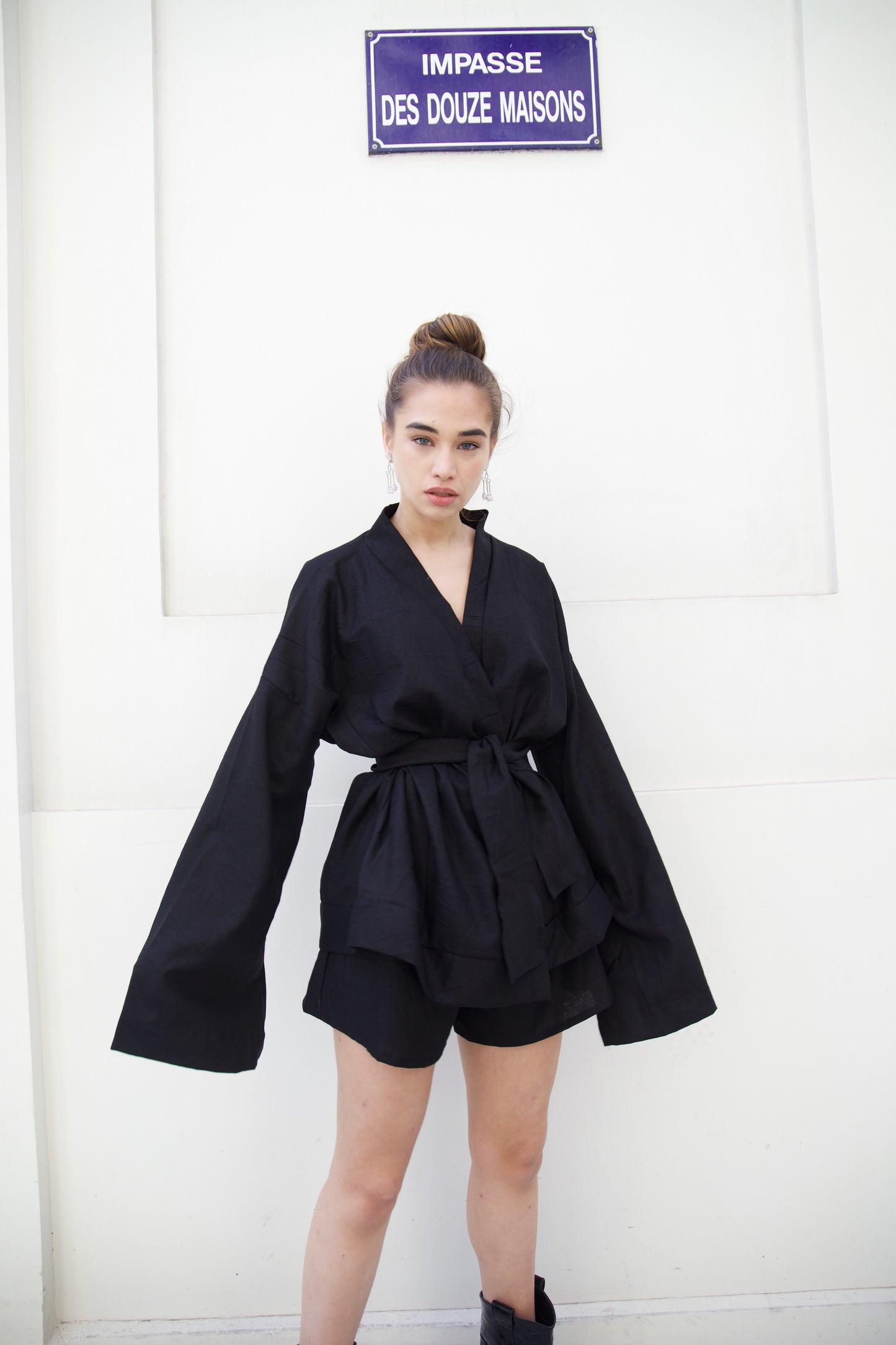Around the world kimono in black