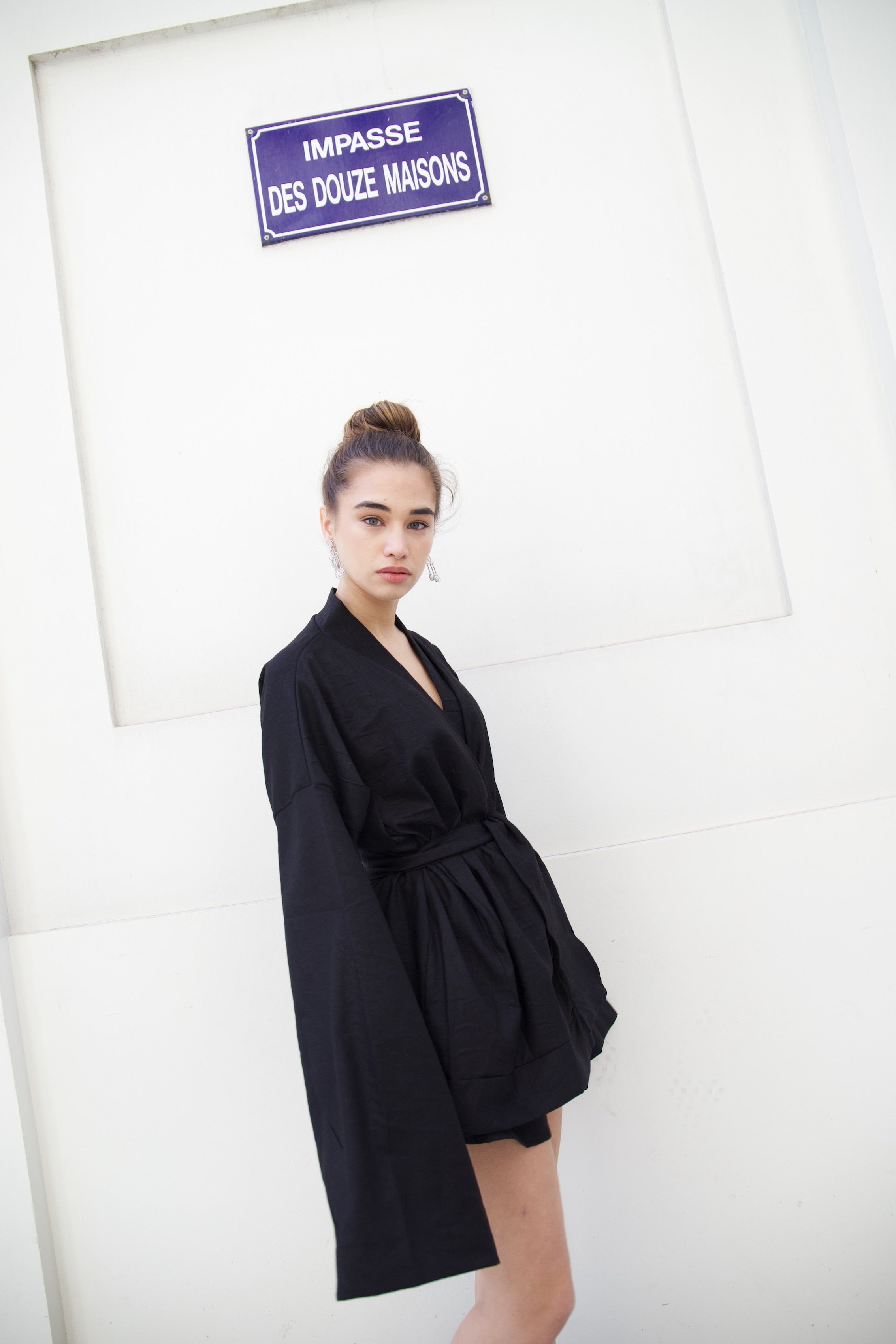 Around the world kimono in black