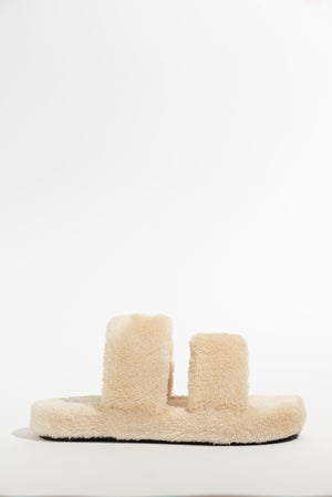 Fluffy slippers in beige