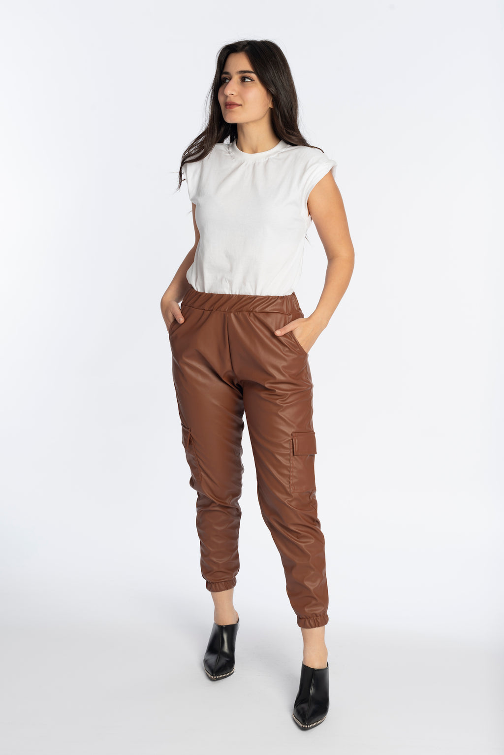 Leather joggers in brown
