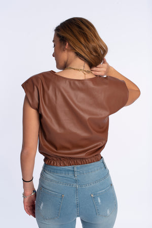 Strike top in brown