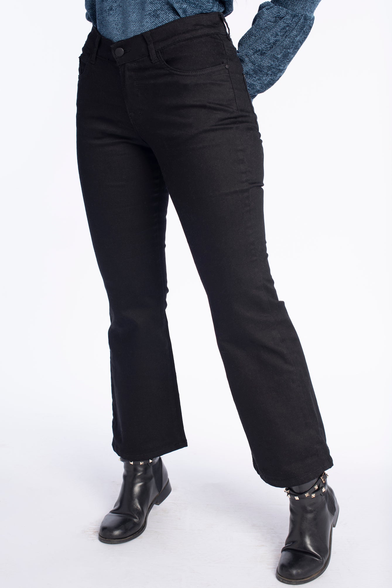 Flared jeans in black