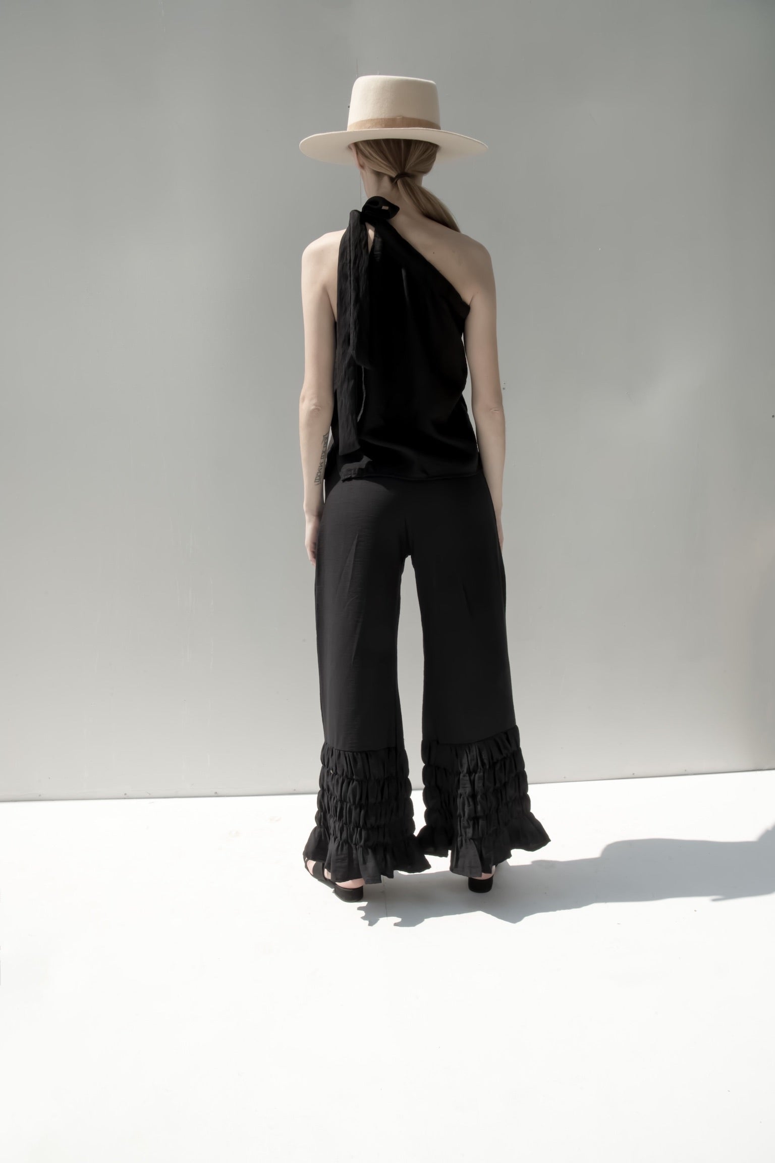 Curly pants in black