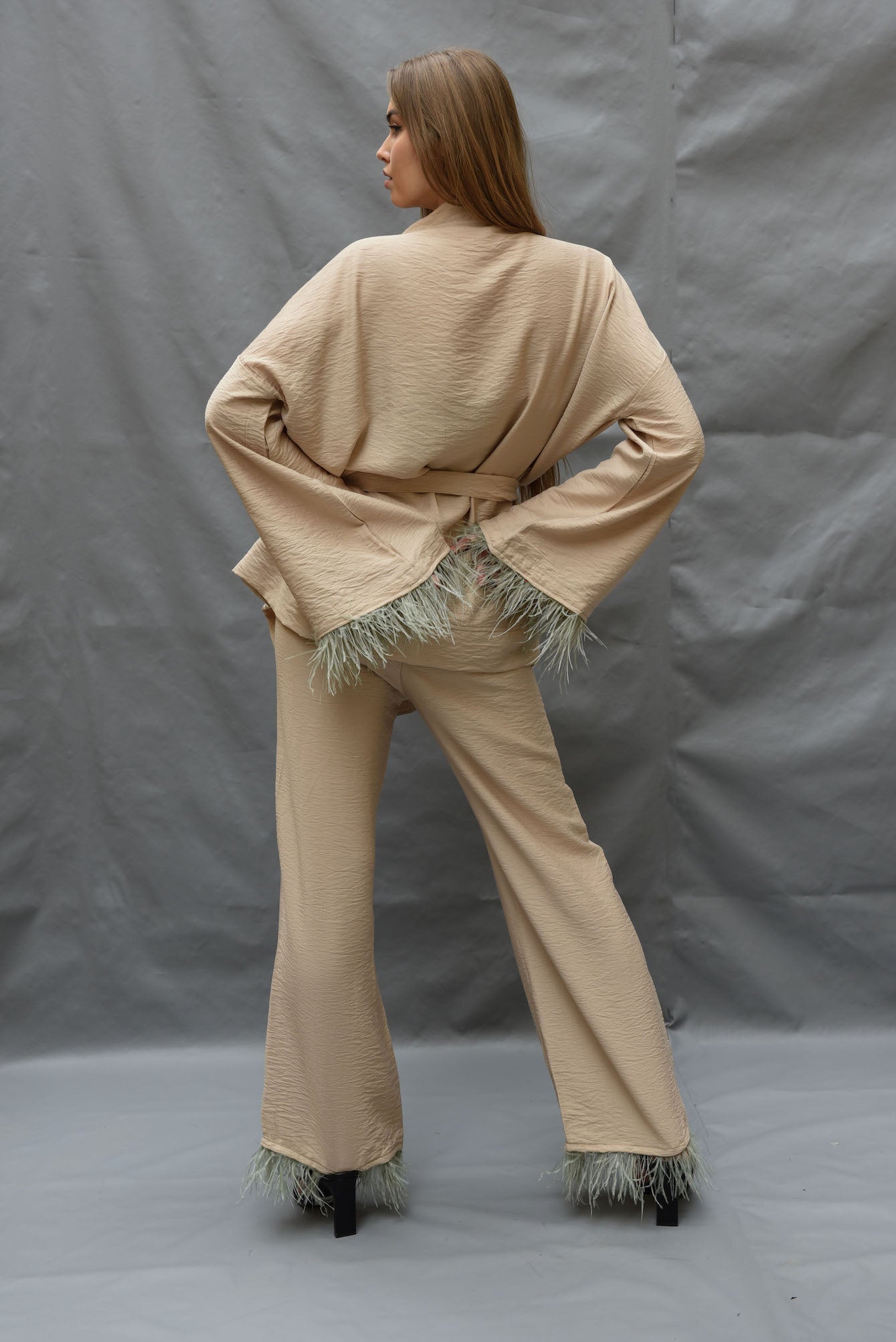 Plume kimono set in beige (Kimono + Pants)