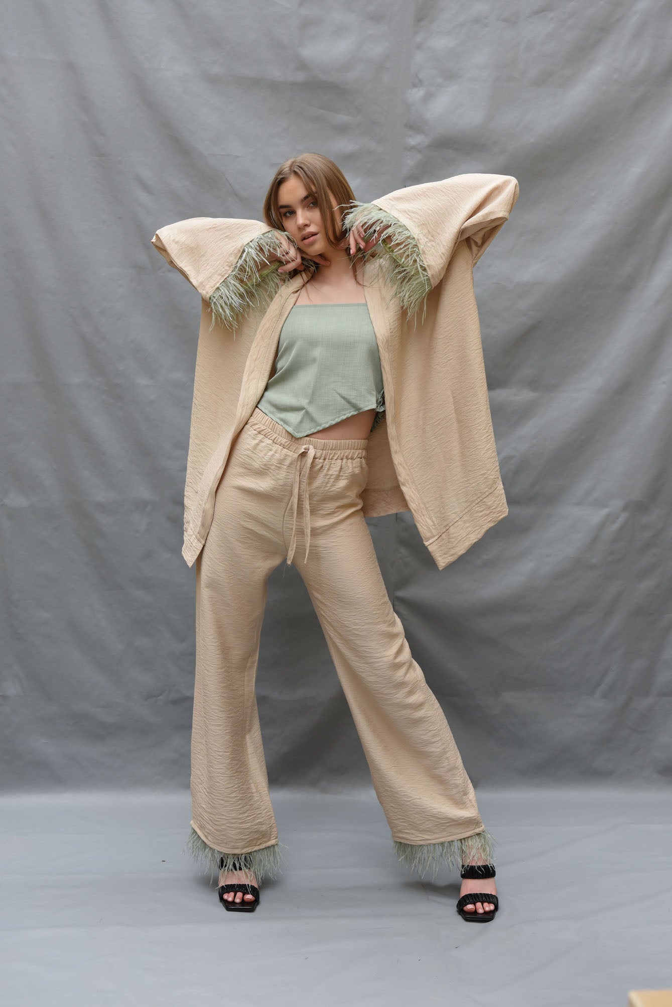 Plume kimono set in beige (Kimono + Pants)