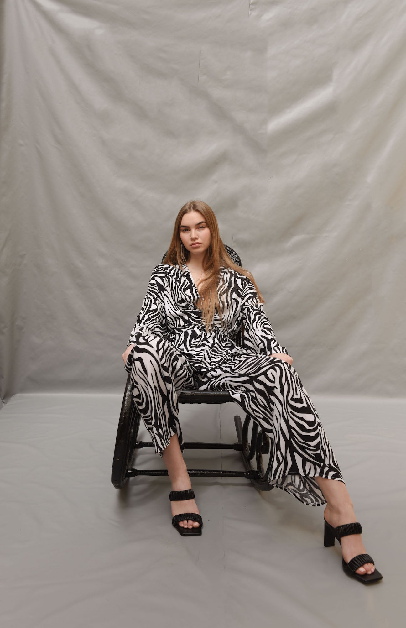 Zebra kimono set in white