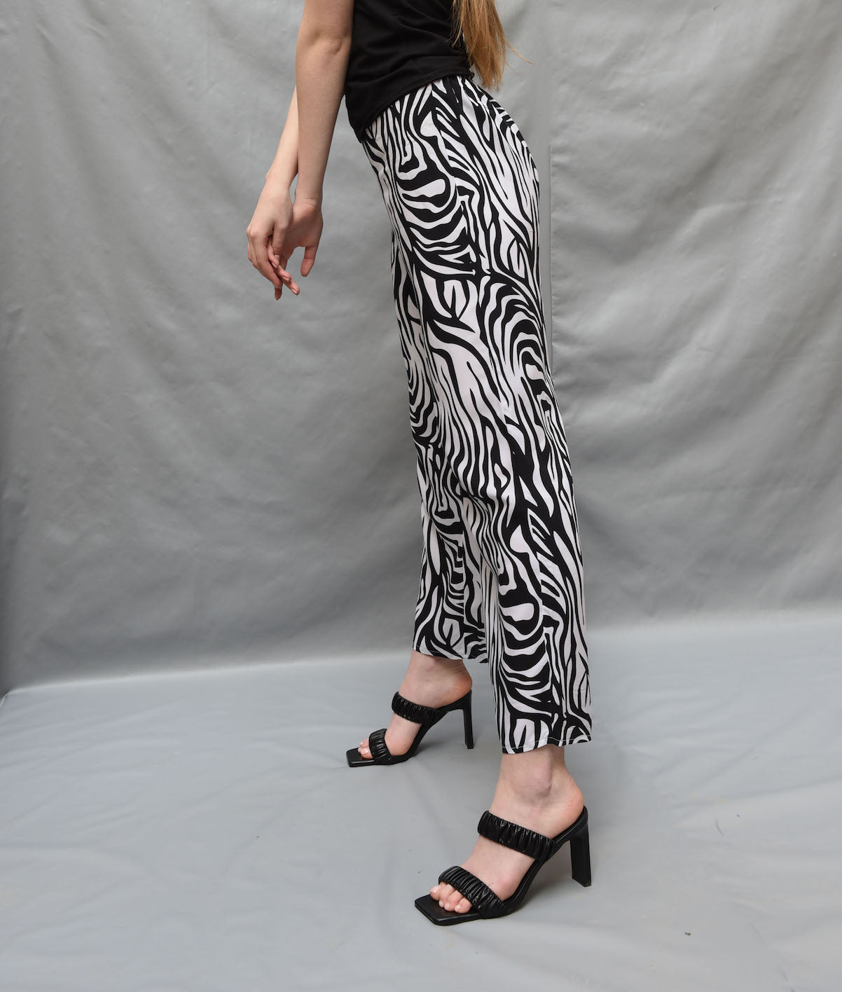 Zebra print pants in white