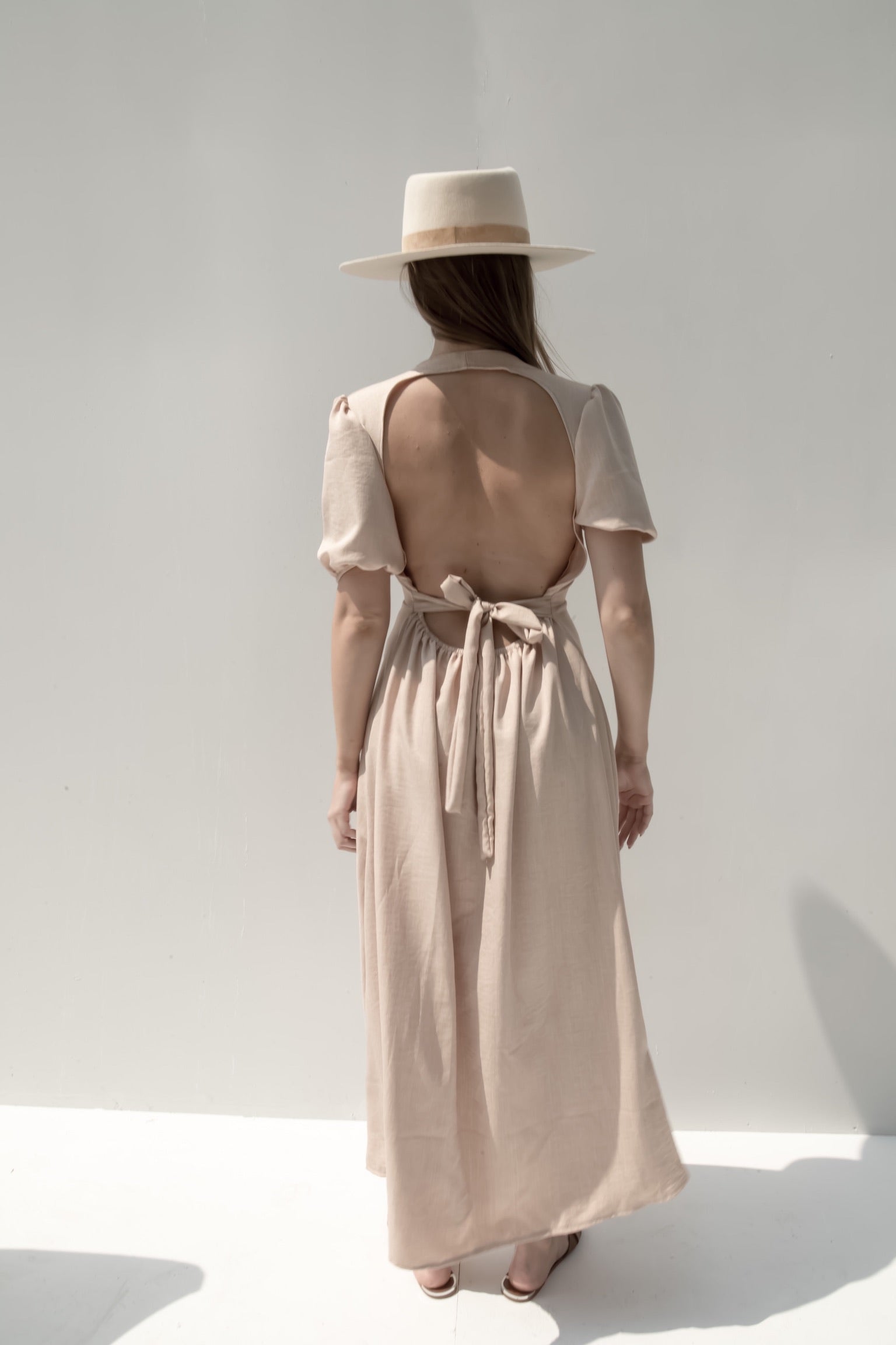Flow Dress in beige