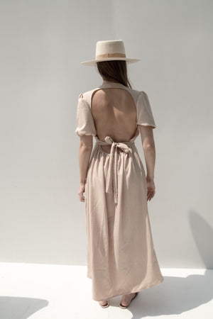 Flow Dress in beige