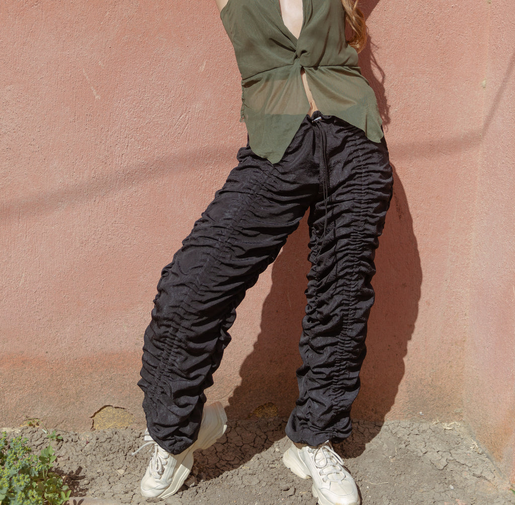 Balloon pants in black