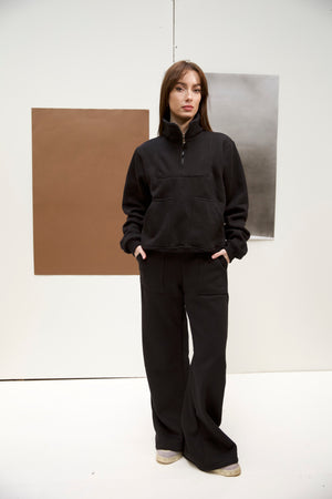 Snug sweatshirt in black