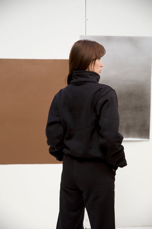 Snug sweatshirt in black