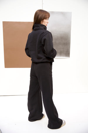 Snug set in black (sweatshirt + pants)