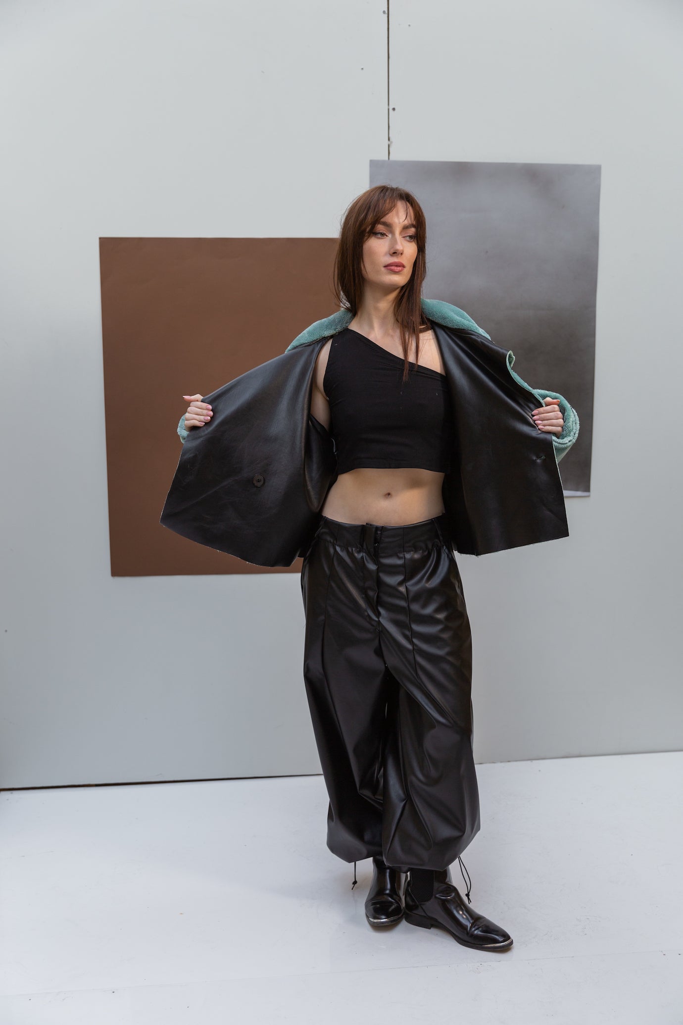 Volume pants in black